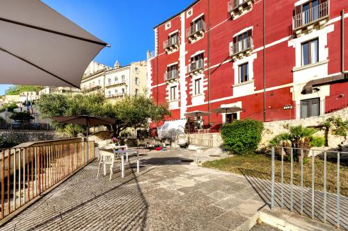 533887582 Itria Palace