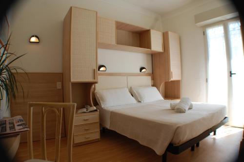 Double Room with Balcony and Sea View image 1