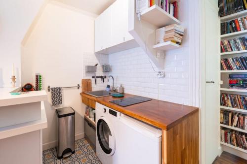 Bright & Stylish 1BD FlatFolies BergèreHaussmann - image 8