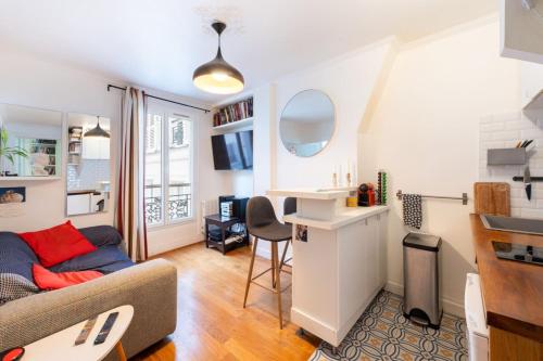 Bright & Stylish 1BD FlatFolies BergèreHaussmann - image 7