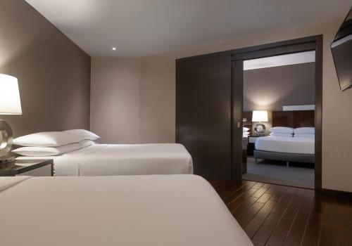 2 twin beds