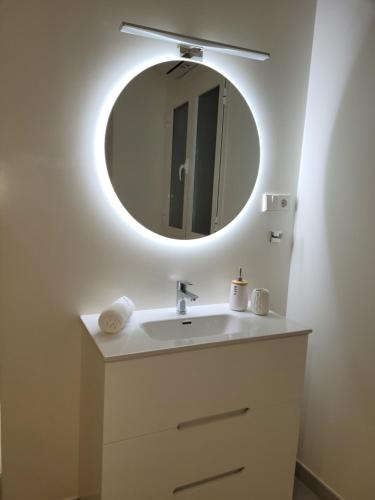 Double or Twin Room with Private Bathroom image 10