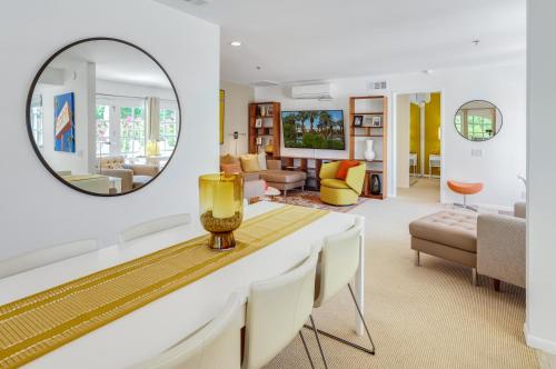 Chic Downtown Bungalow - A Ryson Property in Palm Springs, USA