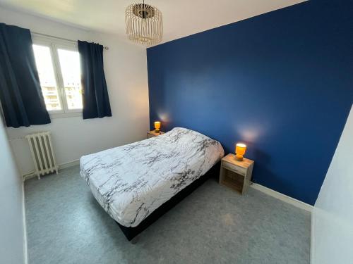 Centre ville T2 - Aurillac - Parking Gratuit - Proche de la gare - 1 chambre - 1 canapé lit - Location saisonnière - Aurillac