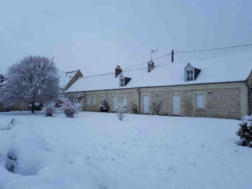 Longère avec piscine chauffée et cheminée