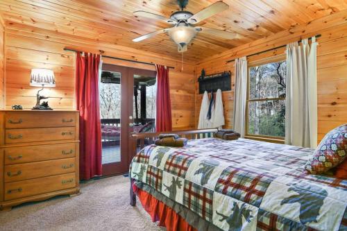 Location, Hot Tub, Theater, Outdoor Fireplace in Blue Ridge, USA