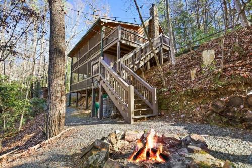 Location, Hot Tub, Theater, Outdoor Fireplace