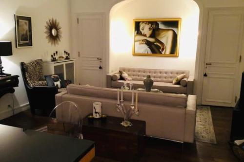 Charming apartment with Eiffel Tower view - image 12