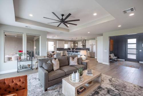 Cairn House 2 in อิวินส์