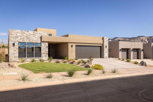 Playin On The Ledge in อิวินส์