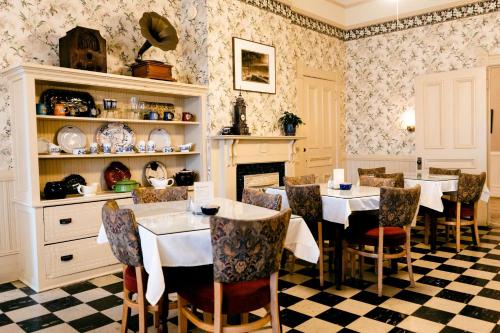 設施, 1898韋弗利酒店 (1898 Waverly Inn) in 亨德森維爾(NC)