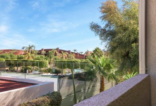 Convenient & Cozy Downtown - A Ryson Property in Palm Springs, USA