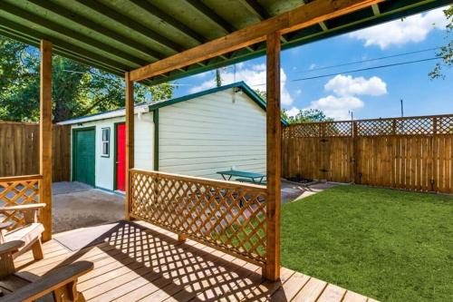 Stockyards! Less than 3 mins-Sleeps 8 -Gable House