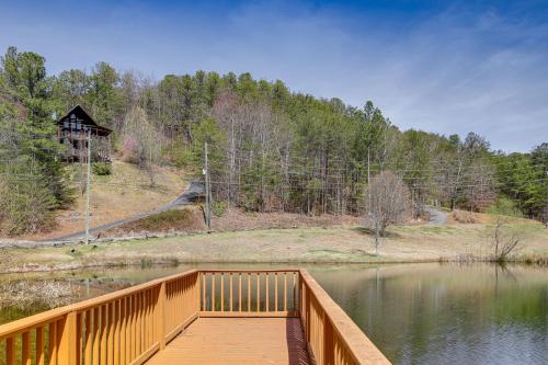 Sevierville Cabin with Hot Tub Near Fishing Pond! in Sevierville, USA