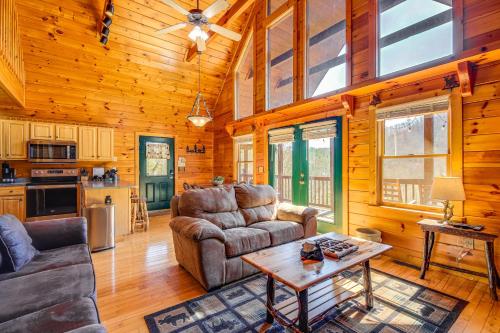 Sevierville Cabin with Hot Tub Near Fishing Pond! in Sevierville, USA