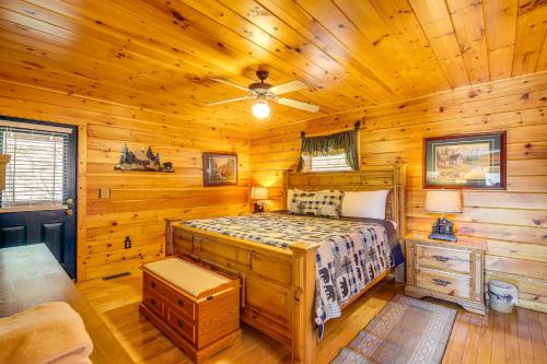 Sevierville Cabin with Hot Tub Near Fishing Pond! in Sevierville, USA