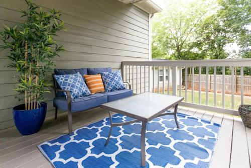 Bungalow & Tiny Guest House with Private Fenced Yard in Charlotte, USA