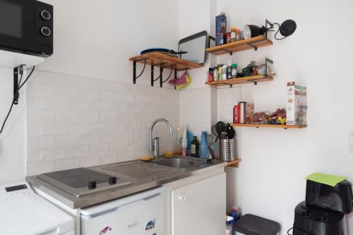 Cosy bright studio in the heart of Montmartre - main image