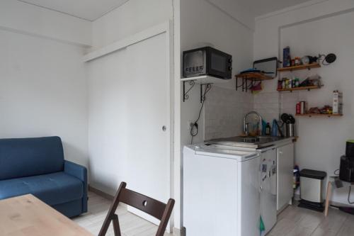 Cosy bright studio in the heart of Montmartre - image 3