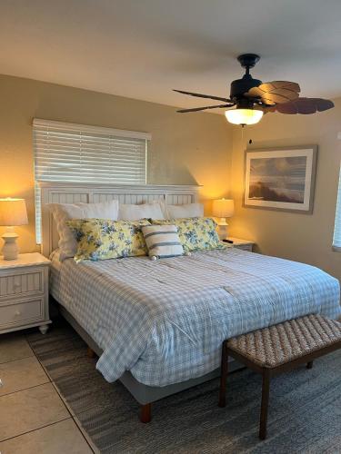 1 queen bed, 2 twin beds, 1 sofa bed