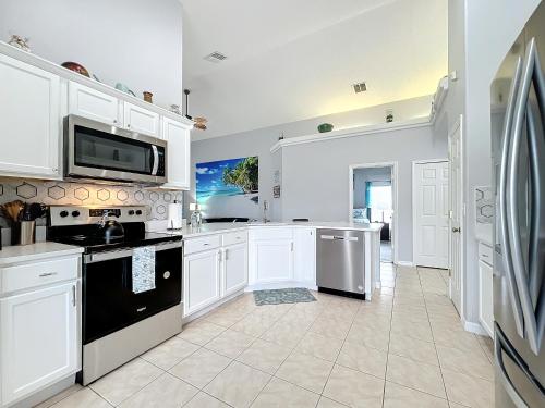 Beach Theme Vacation Poolspa Home Mins To Disney in Orlando, USA