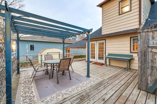 Clear Lake Vacation Rental Walk to City Beach! in Clear Lake, USA