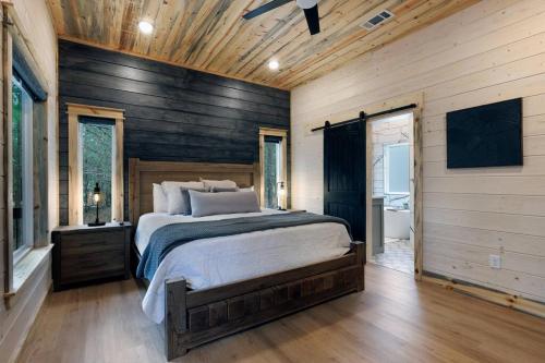 Lone Pine Lodge. Brand new! 2 bedroom luxury cabin.