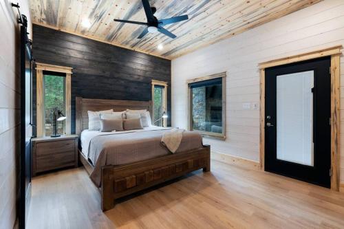 Lone Pine Lodge. Brand new! 2 bedroom luxury cabin.