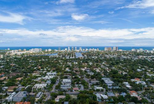 Charming Cottage 1BR, Pool, Victoria Park in Fort Lauderdale, USA