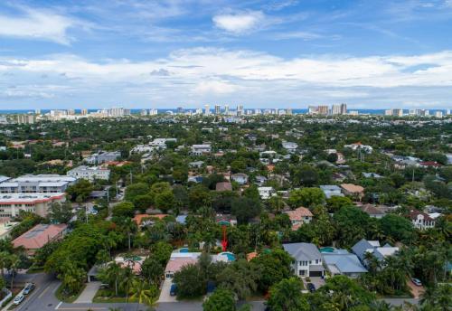 Charming Cottage 1BR, Pool, Victoria Park in Fort Lauderdale, USA