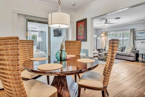 Family Home 2BR Heated Pool, Victoria Park in Fort Lauderdale, USA