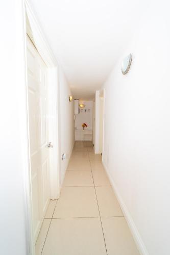 Spacious Flat with Patio & Parking in city centre, Reading (zdjęcie 9)