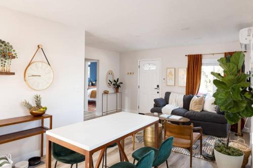 Cozy 2 BR home with hot tub and patio in San Diego, USA