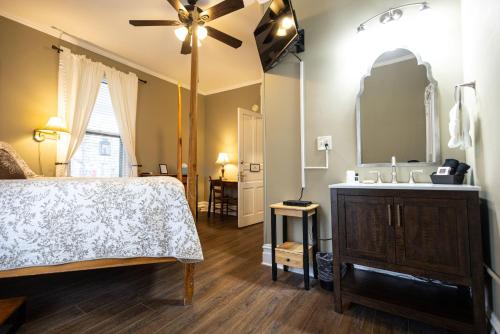 1898韋弗利酒店 (1898 Waverly Inn) in 亨德森維爾(NC)