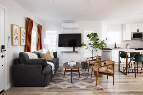Cozy 2 BR home with hot tub and patio in San Diego, USA