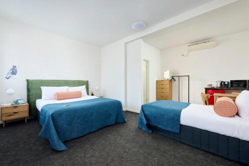 1 double bed