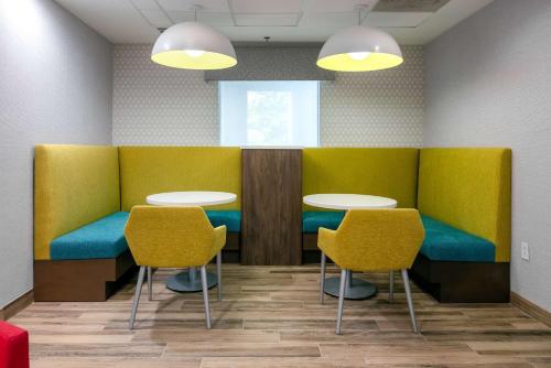 Hampton Inn Alpharetta/Roswell - image 14