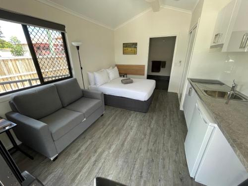 Kenilworth Country Cabins Room Type - Studio - Disability Access