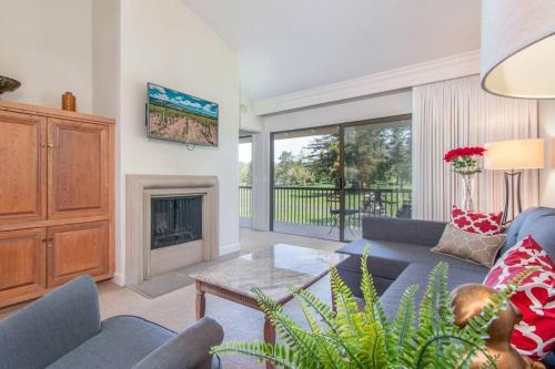 Top Floor Napa Condo w/ Golf Views Near Wineries