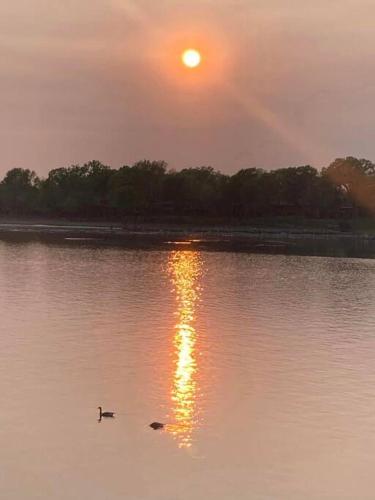 Sunsets on Palisades. QUIET location on Fox River in Appleton, USA