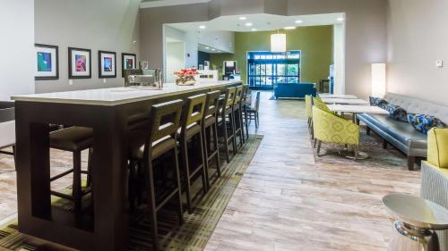 Hampton Inn White House - image 9