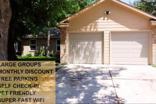 House 3 years old, Close to mall, Restaurants, IAH