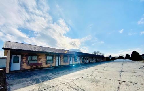 Hillcrest Motel - image 10