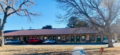 Hillcrest Motel - image 4