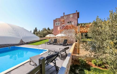 Stunning Apartment In Dobropoljana With Outdoor Swimming Pool