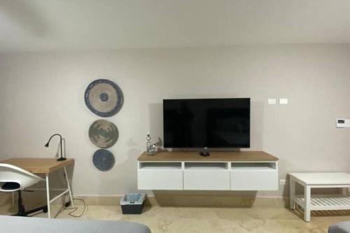 One-Bedroom Apartment image 6