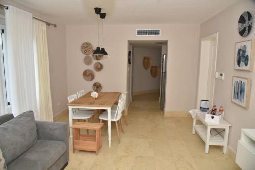 One-Bedroom Apartment image 1