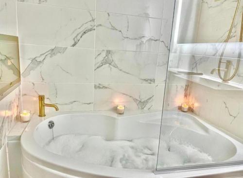 Manhattan Luxury Suites in Város