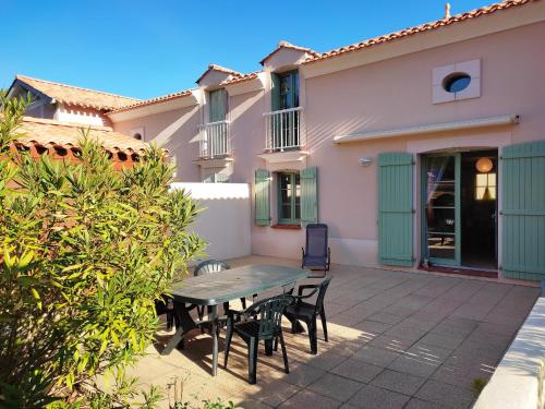 Maison avec piscine chauffee a 500m de la plage et proche foret - Terrasse velos inclus - FR-1-652-3
