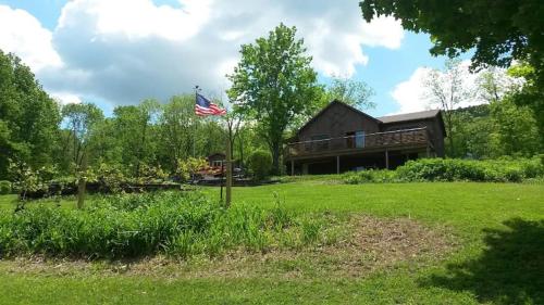 . Naples Mountain View Cabin, Lower Cabin, amazing mountain views, hot tub, wood stove!